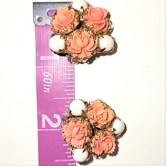 CARVED CELLULOID ROSES EARRINGS - VINTAGE FAUX CORAL CLIP-ON - Picture 5 of 8